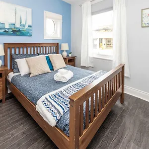 Pet-friendly - Near Chinatown & Little Italy , Ottawa Canada